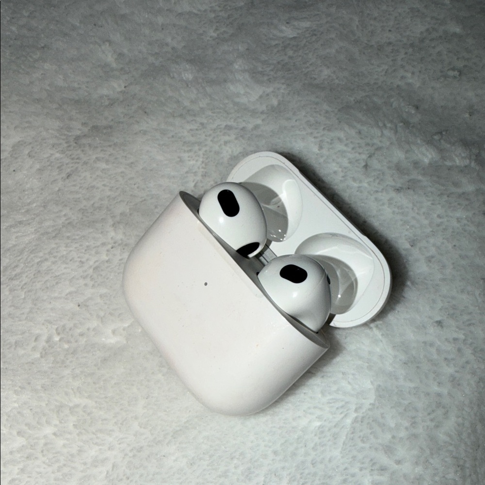 Apple White Wireless Earbuds